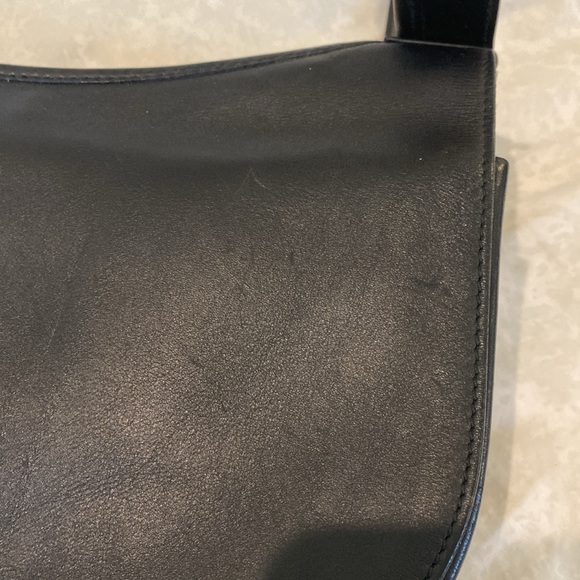 Gucci black leather bag. Excellent condition (very minor scratches, shown in pic - Picture 7 of 7